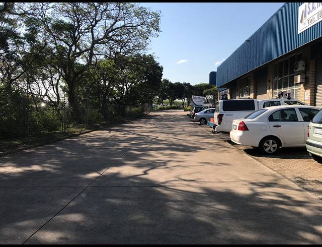 198M² WAREHOUSE TO LET IN GLEN ANIL